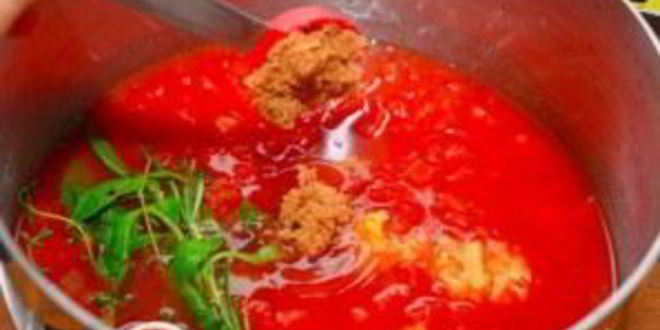 Рецепт куриных фрикаделек в ароматном томатном соусе