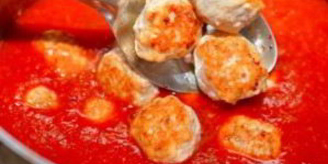Рецепт куриных фрикаделек в ароматном томатном соусе