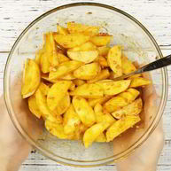 Рецепт Картофеля с чесночным соусом в рукаве