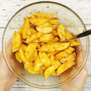 Рецепт Картофеля с чесночным соусом в рукаве