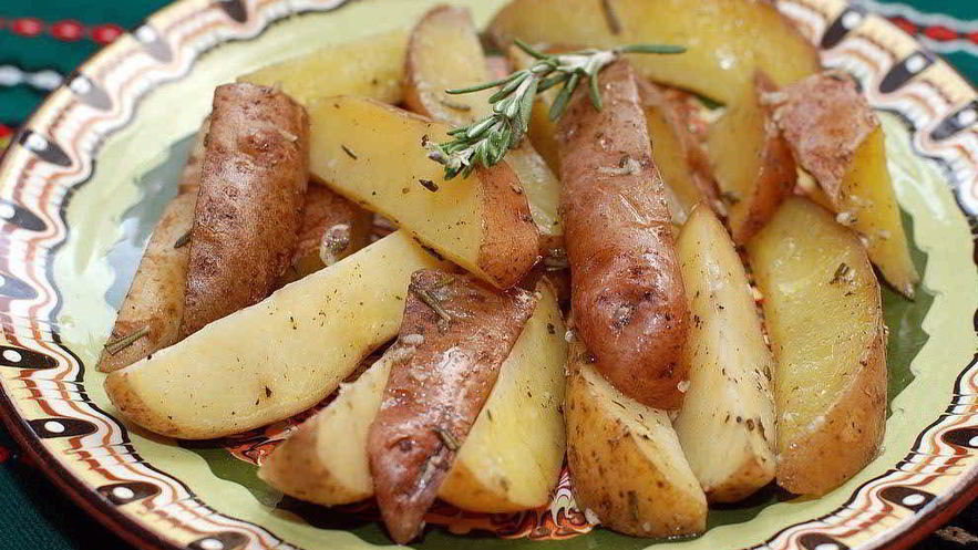 Рецепт картофеля с розмарином и чесноком