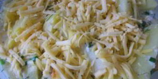 Рецепт картошки в духовке со сметаной и сыром