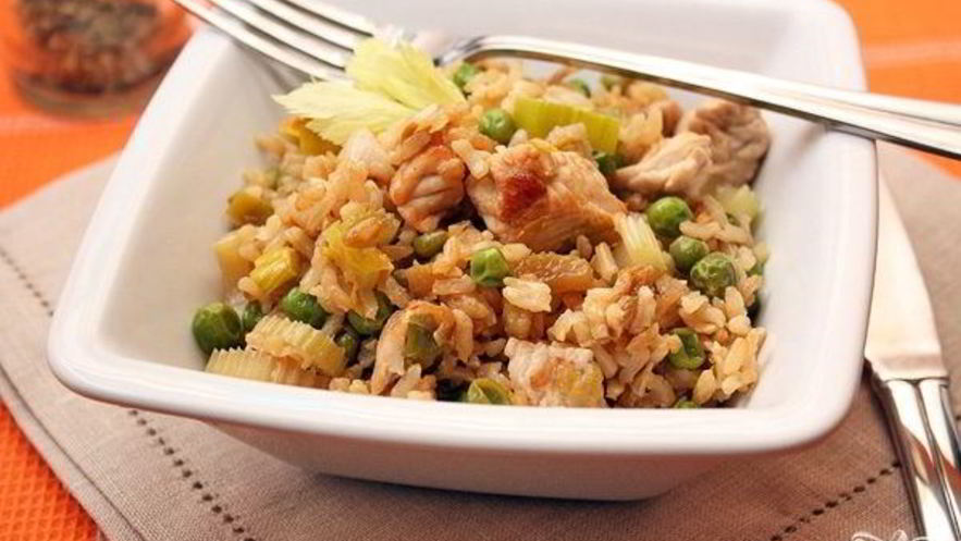 Рецепт коричневого риса с индейкой и овощами