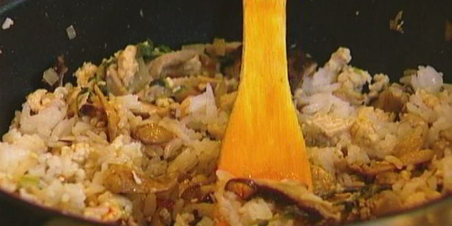 Рецепт экзотического риса с курицей, шиитаке и вешенками
