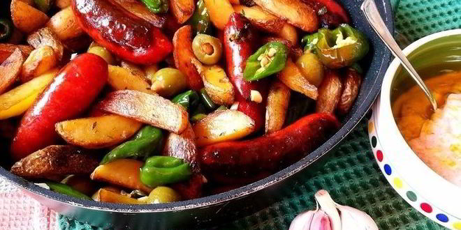 Рецепт жареной картошки с колбасками по-андалузски