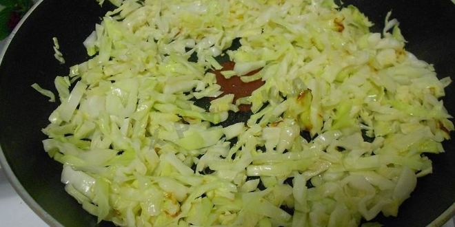 Рецепт ленивых голубцов с капустой и фаршем в горшочках