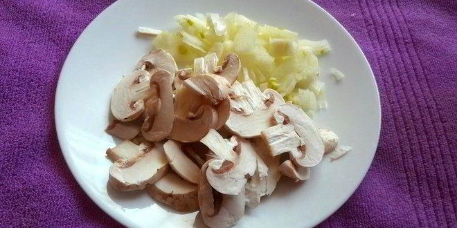 Рецепт гречневой лапши с тунцом и грибами