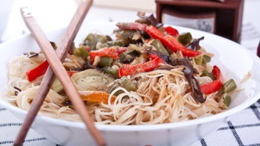 Рецепт грибов с чили, имбирем и лапшой соба