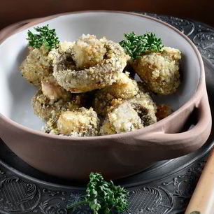 Рецепт Грибов в сухарях с рисовой лапшой и салатом фризе