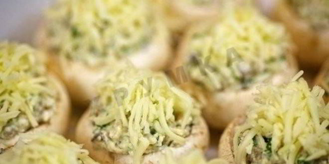 Рецепт шампиньонов с курицей и сыром