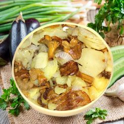 Рецепт Тушеных лисичек с картошкой