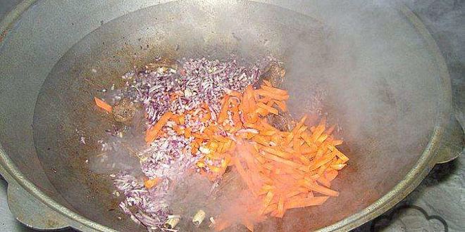 Рецепт гуляша из гуся в казане на природе