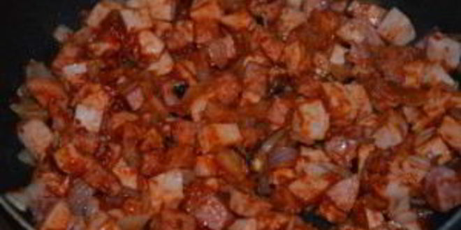 Рецепт гуляша из колбасы