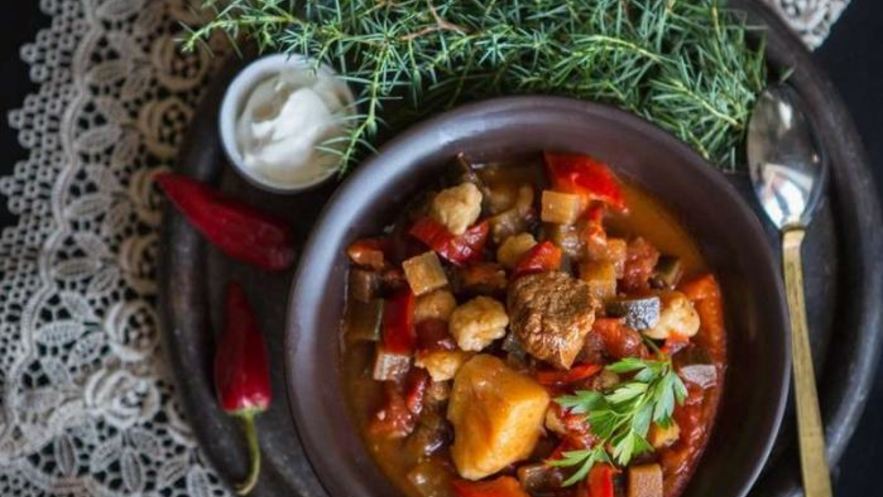 Рецепт гуляша из мяса с клецками