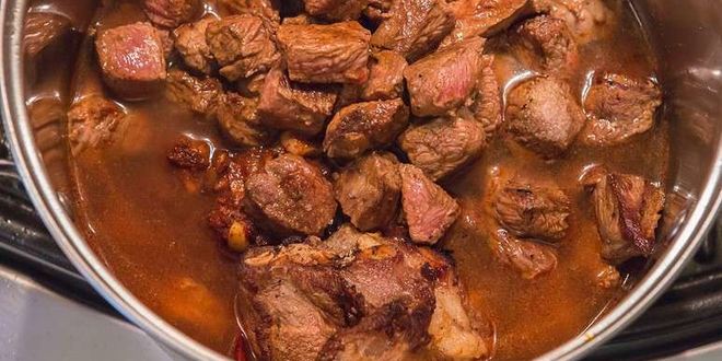 Рецепт гуляша из мяса с клецками