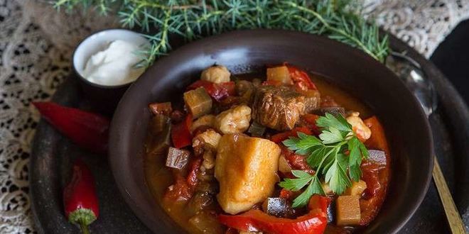 Рецепт гуляша из мяса с клецками