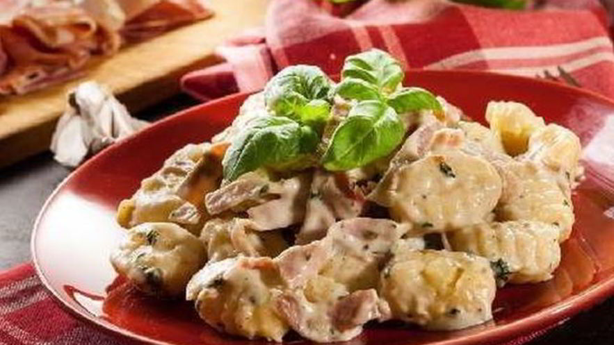 Рецепт клецек в сливочно-луковом соусе