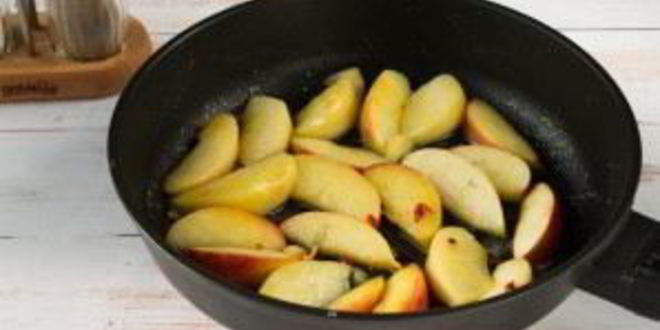 Рецепт котлет из индейки с жареными яблоками