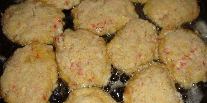 Рецепт котлет из крабовых палочек со сметанным соусом