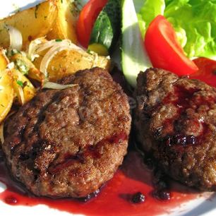 Рецепт Котлет из медвежатины с винным соусом