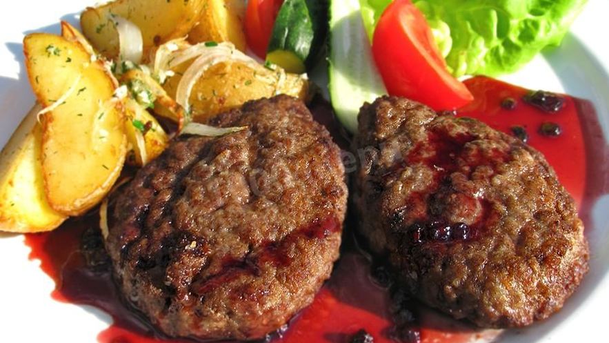 Рецепт котлет из медвежатины с винным соусом