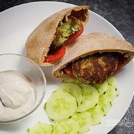 Рецепт Котлет из нута с йогуртовым соусом