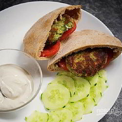 Рецепт Котлет из нута с йогуртовым соусом