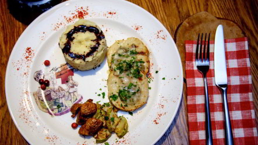 Рецепт котлет из щуки с картофельно-сырным пюре и кабачками