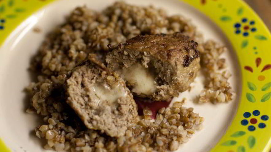 Рецепт котлет с сырной начинкой