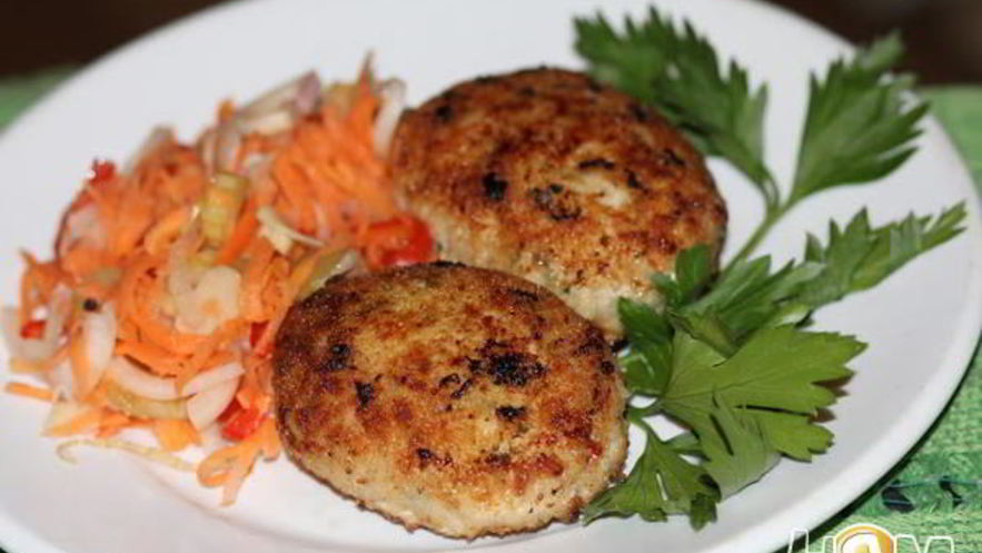 Рецепт куриных котлет с хреном и яблоками