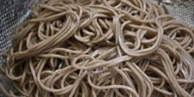 Рецепт лапши соба с лососем и кресс-салатом