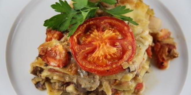 Рецепт лазаний с грибами, луком-пореем и сыром чеддер