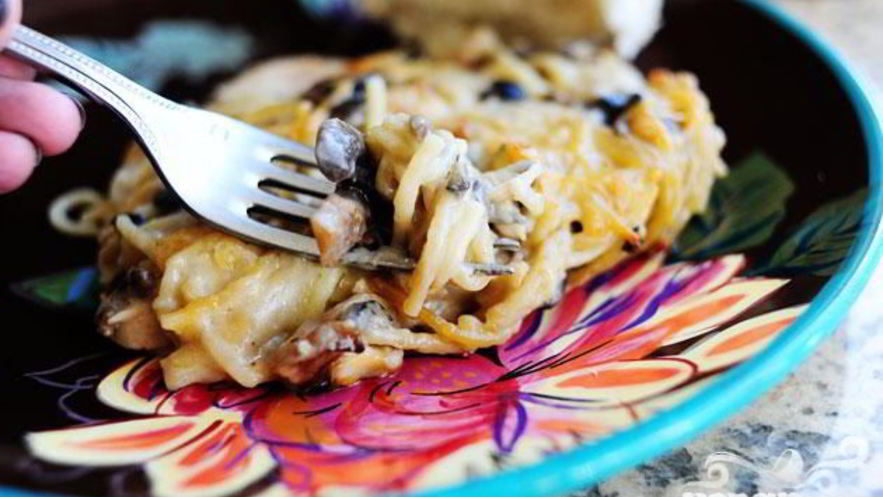 Рецепт кассероли из курицы, спагетти и грибов