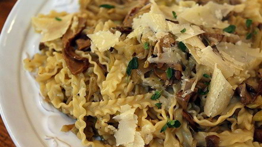 Рецепт макарон с пореем и грибами