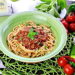 Рецепт Пасты болоньезе с мясным фаршем, пармезаном и красным вином