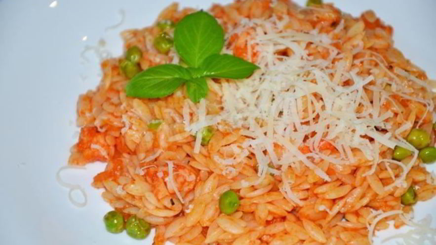 Рецепт пасты орзо с креветками и зеленым горошком