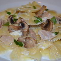 Рецепт Пасты с филе кролика и шампиньонами в сливочном соусе