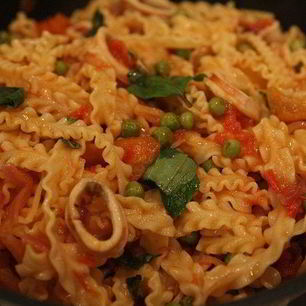 Рецепт Пасты с кальмарами и зеленым горошком