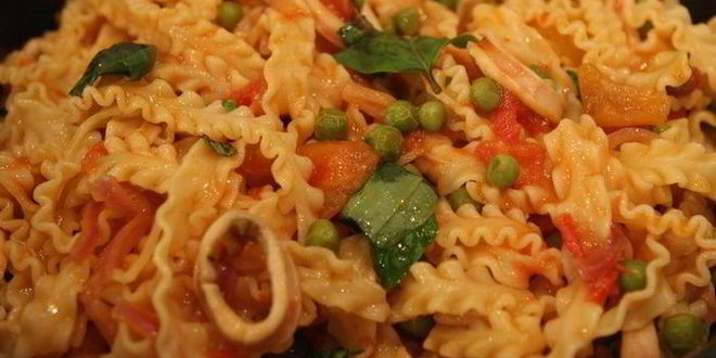 Рецепт пасты с кальмарами и зеленым горошком