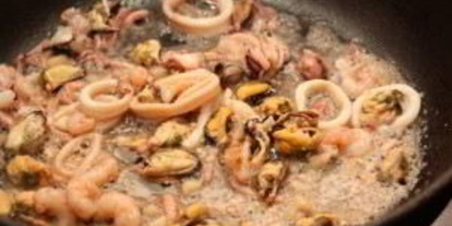 Рецепт пасты с морепродуктами в томатном соусе