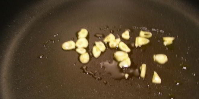 Рецепт пасты с сардинами, помидорами черри и кедровыми орешками