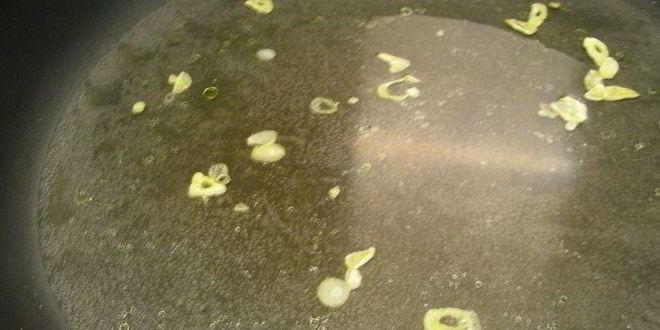 Рецепт пасты с сардинами, помидорами черри и кедровыми орешками