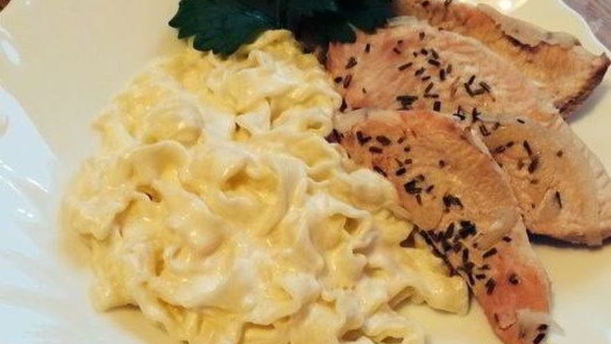 Рецепт пасты в сливочном соусе с индейкой