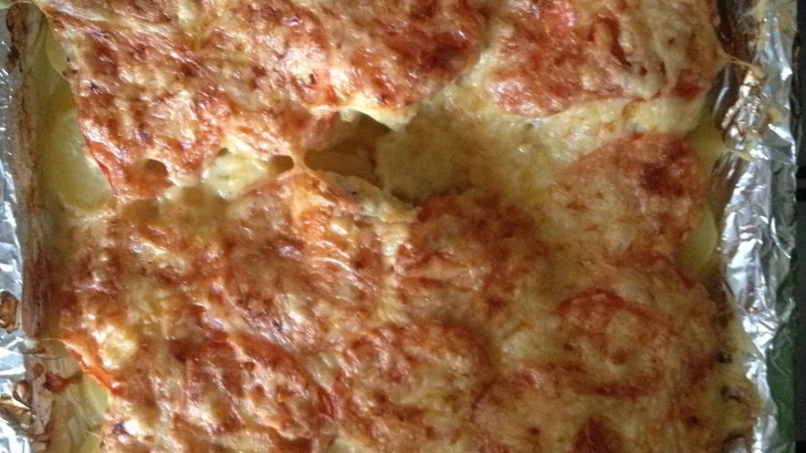 Рецепт мяса по-французски с картофелем, помидорами и сыром