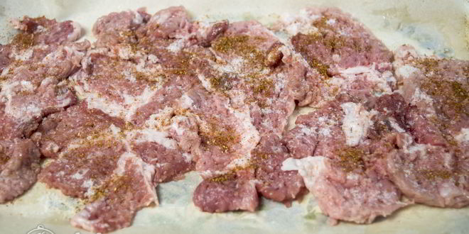 Рецепт мяса по-французски с помидорами и грибами