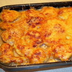 Рецепт Мяса по-французски в духовке с грибами