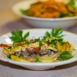 Рецепт Мяса свинины по-французски с помидорами картошкой сыром