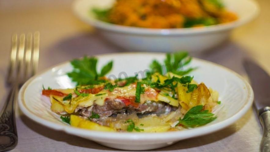 Рецепт мяса свинины по-французски с помидорами картошкой сыром
