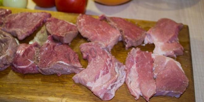 Рецепт мяса свинины по-французски с помидорами картошкой сыром