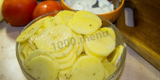 Рецепт мяса свинины по-французски с помидорами картошкой сыром